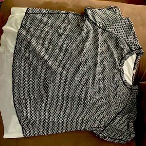 Open back lululemon shirt with cute mesh detail